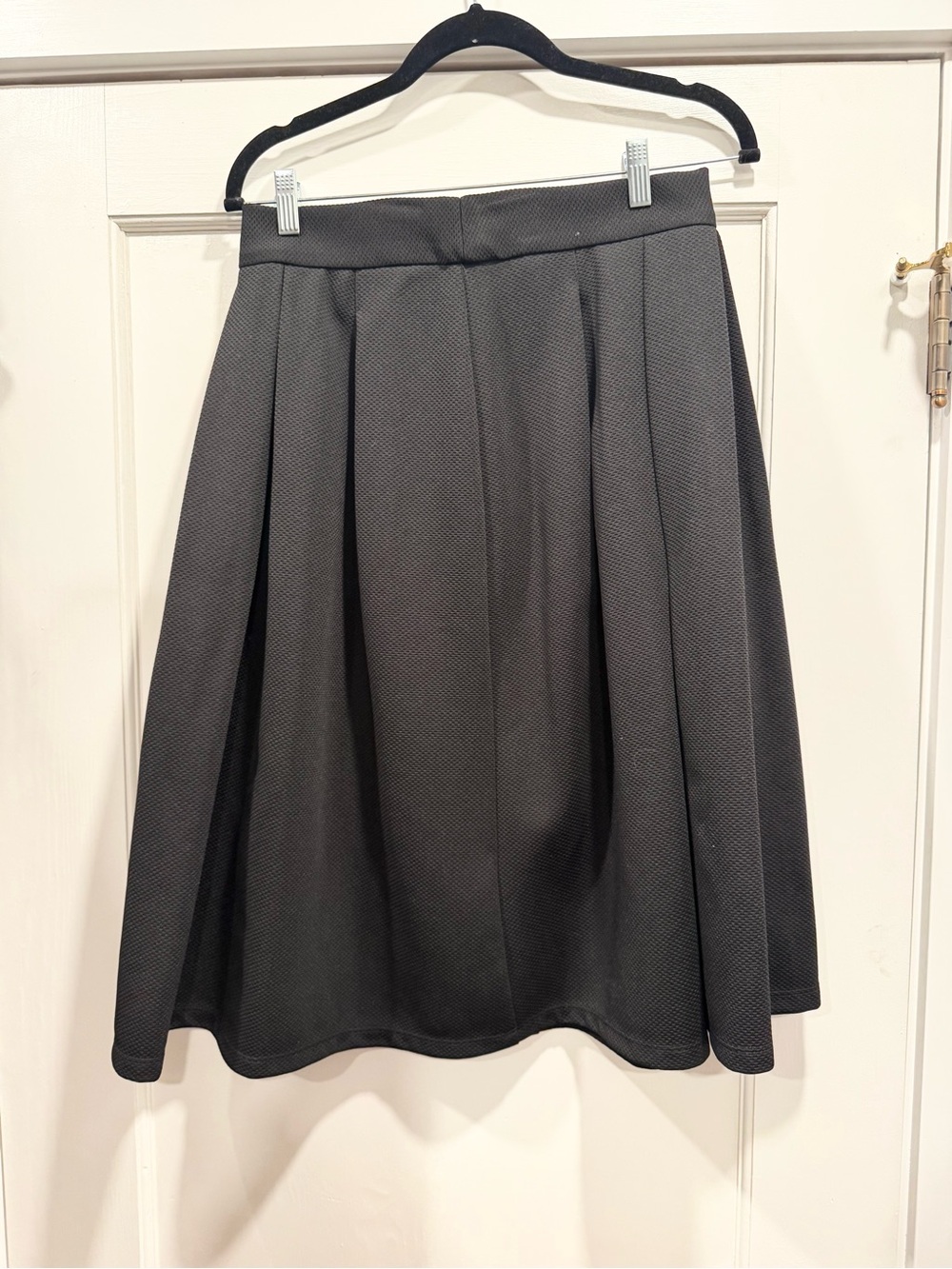 Wayf Classic Black Pleated A-Line Midi Skirt Textured Scuba Ottoman Knit Office